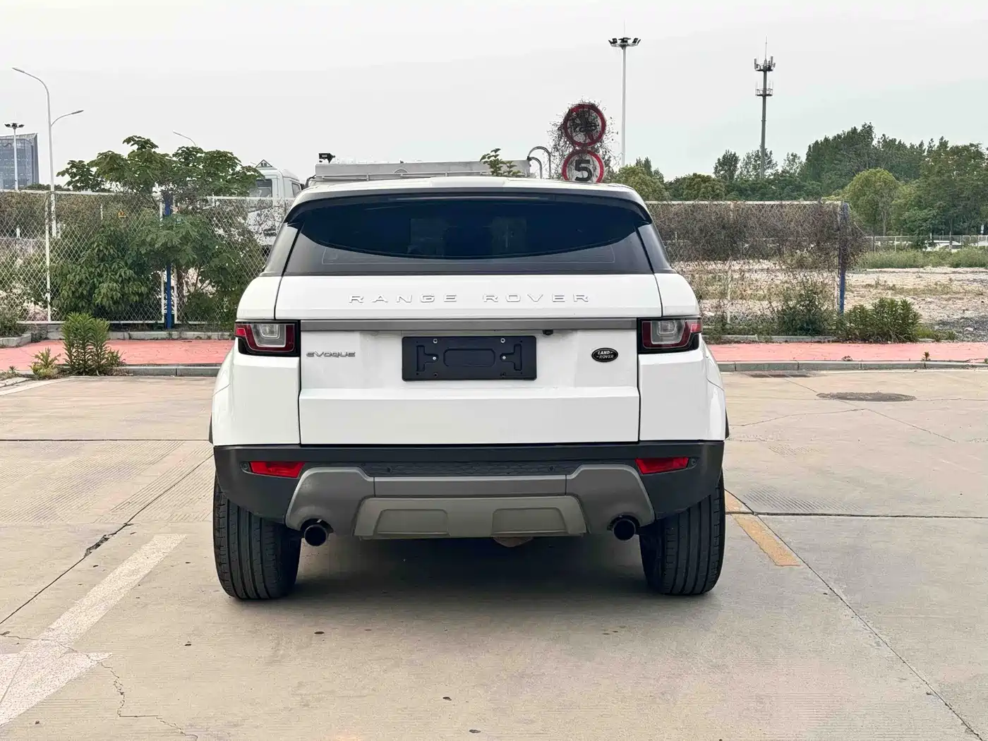 Land Rover Range Rover Evoque 2017 2.0T SE Smart Shine Edition фото 7