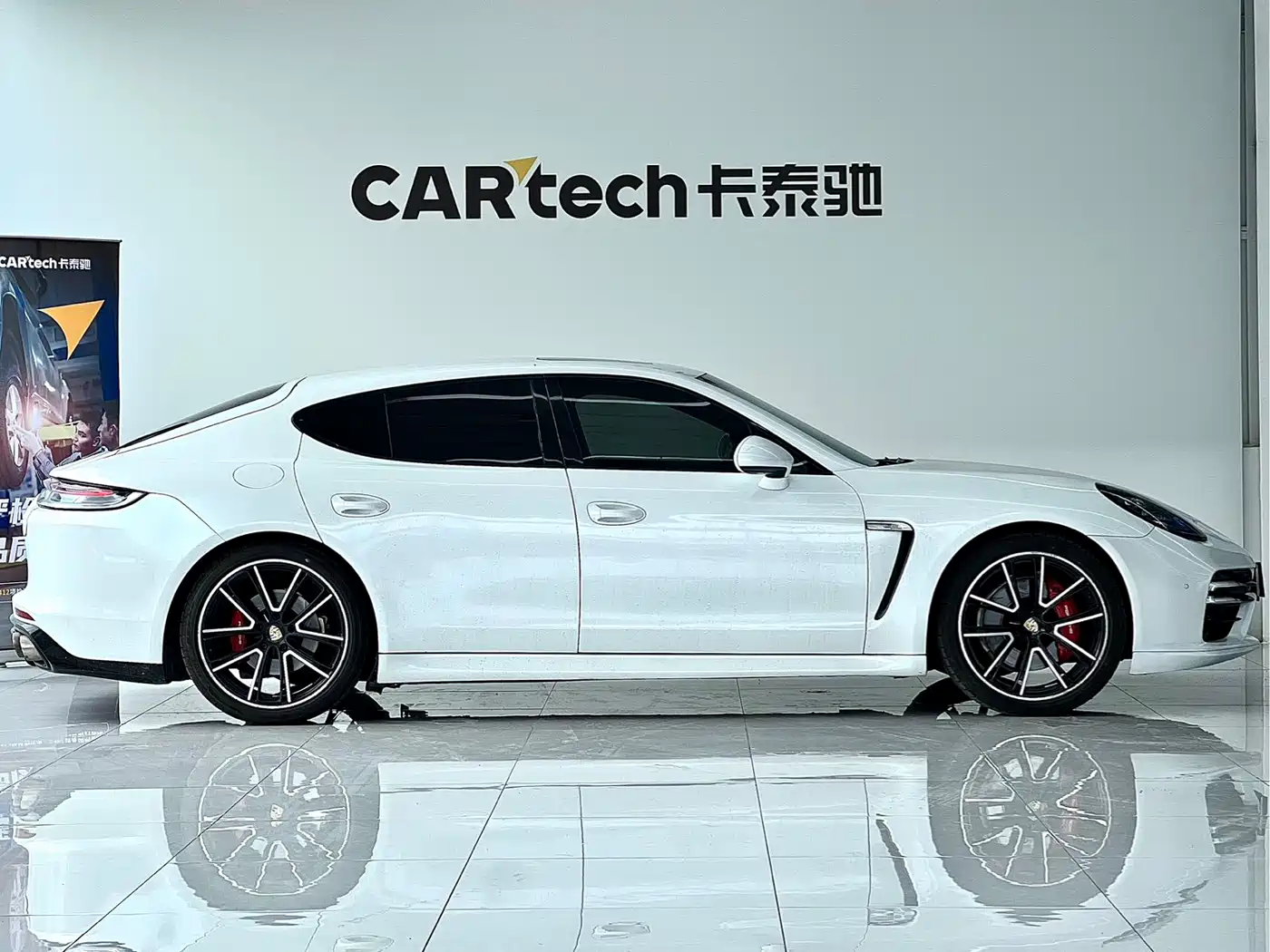 Porsche Panamera 2010 Panamera 4 3.6L фото 4