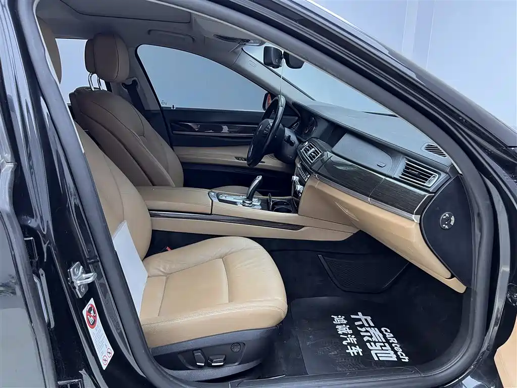 BMW 7 Series 2009 Model 740Li Leading Edition фото 20