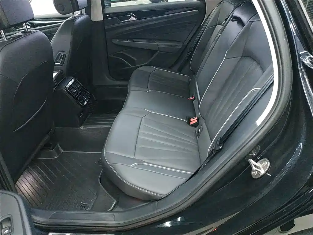 Volkswagen Passat 2024 380TSI Dragon Soaring Edition фото 13