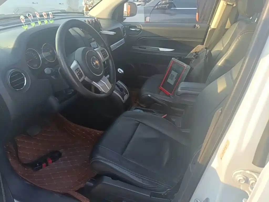 Фото 15 - Jeep Compass (Import)