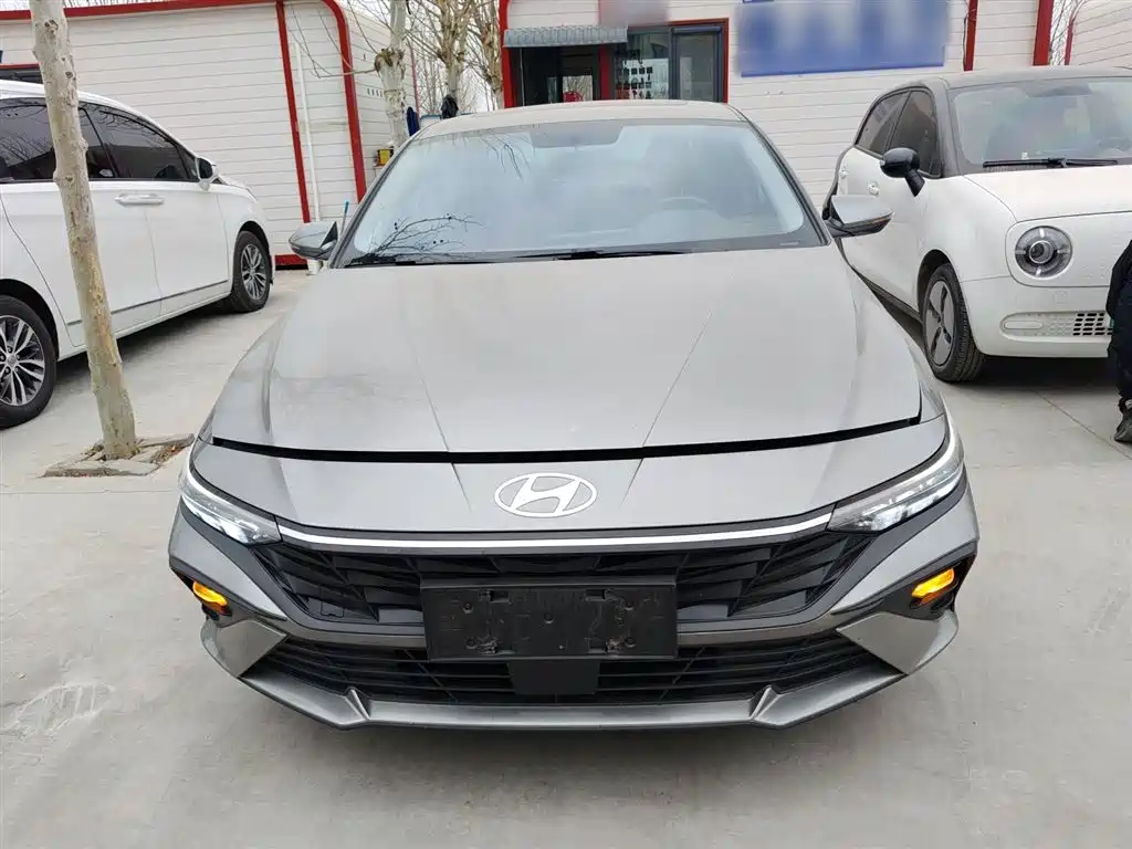 Hyundai Elantra 2023 1.5L CVT GLX Elite Edition фото 3