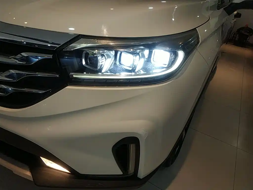 GAC Trumpchi Trumpchi GS4 2018 235T Automatic 2WD Luxury Smart Connect Million Commemorative Edition фото 24