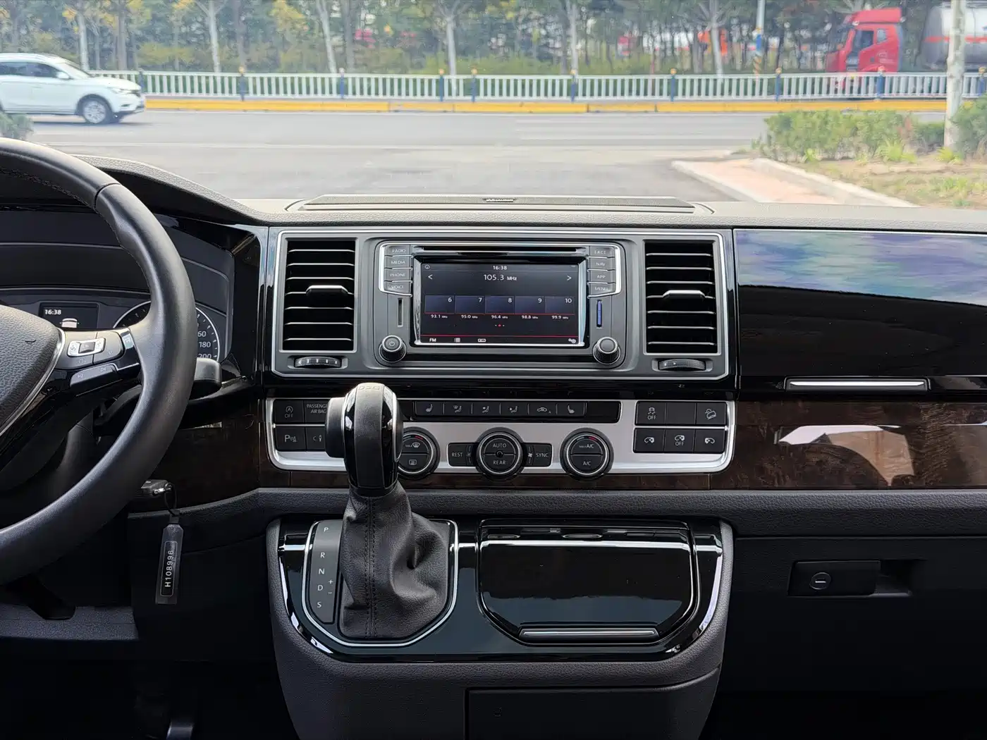 Volkswagen Multivan 2019 2019 2.0TSI 4WD Premium 7-seater
