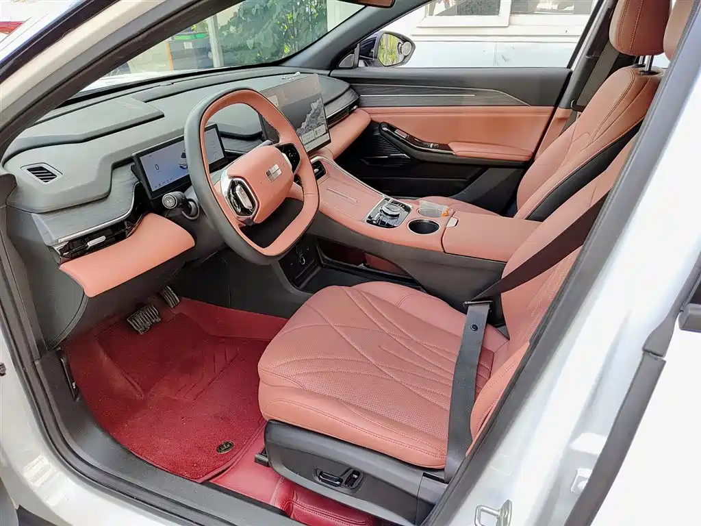 Geely Galaxy Galaxy L6 2025 EM-i 140km Explorer+ Edition фото 7