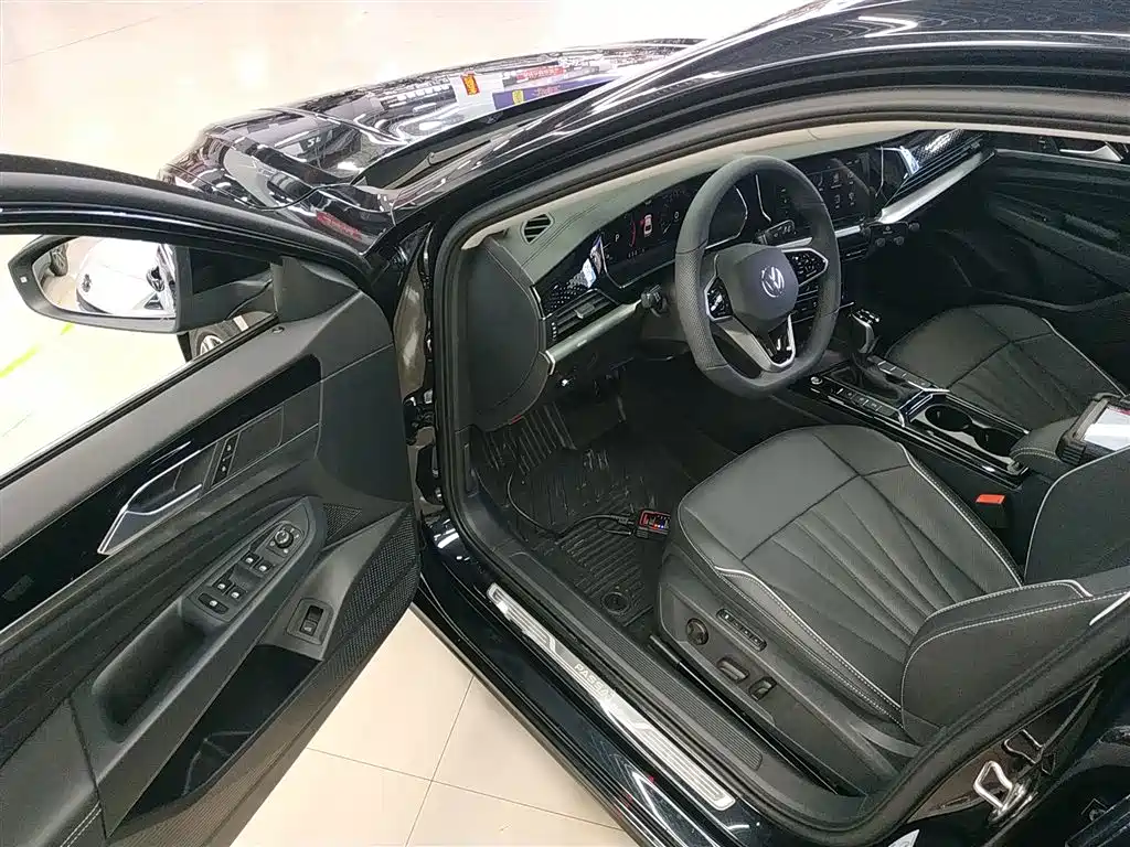 Volkswagen Passat 2024 380TSI Dragon Soaring Edition фото 12