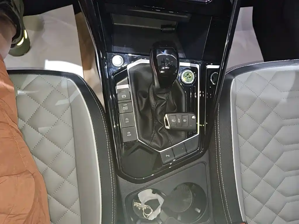 صورة 14 - Volkswagen Tayron