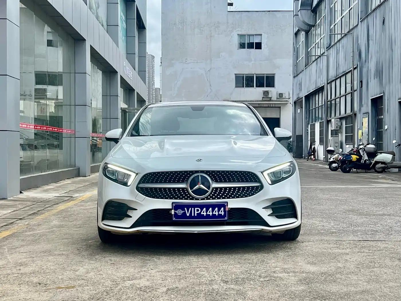 Mercedes-Benz A-Class 2022 Facelift A 200 L Sport Sedan Dynamic фото 2
