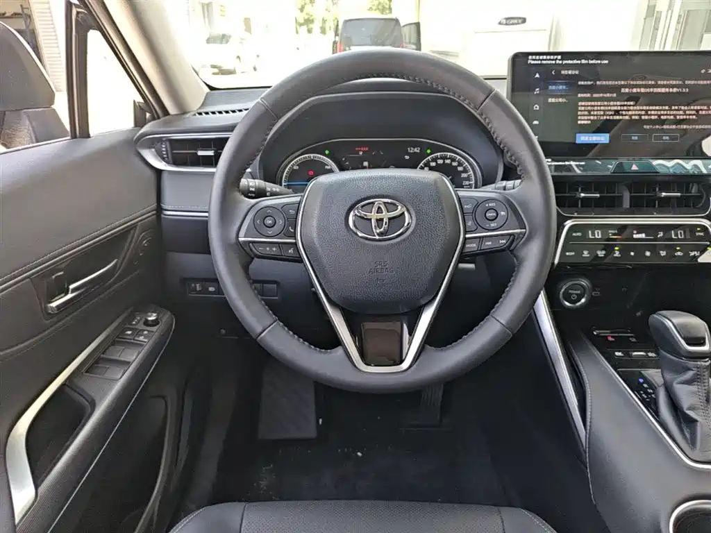 Toyota Lingfang HARRIER 2023 Hybrid 2.5L CVT 4WD Premium Edition фото 11