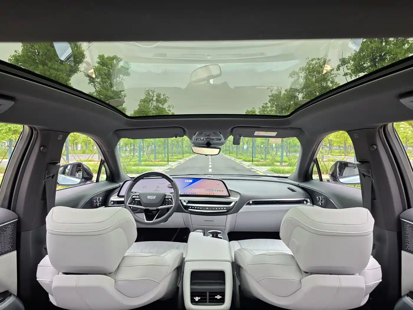 Cadillac IQ Rui Ge 2022 RWD Long Range Luxury Edition фото 19