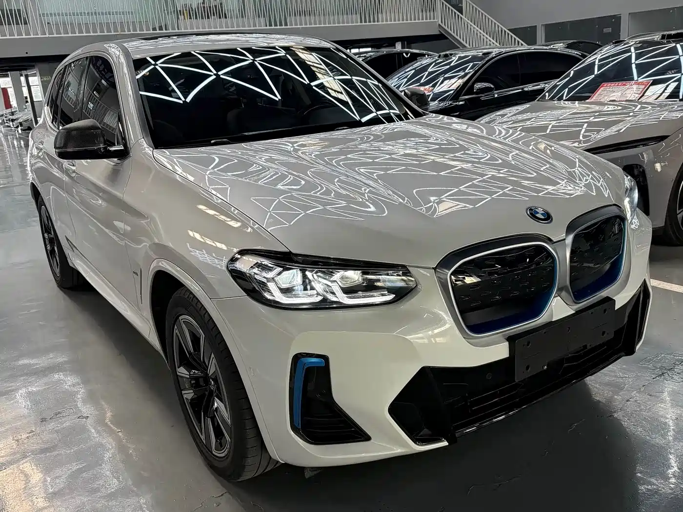 BMW iX3 2022 Leading Edition фото 3