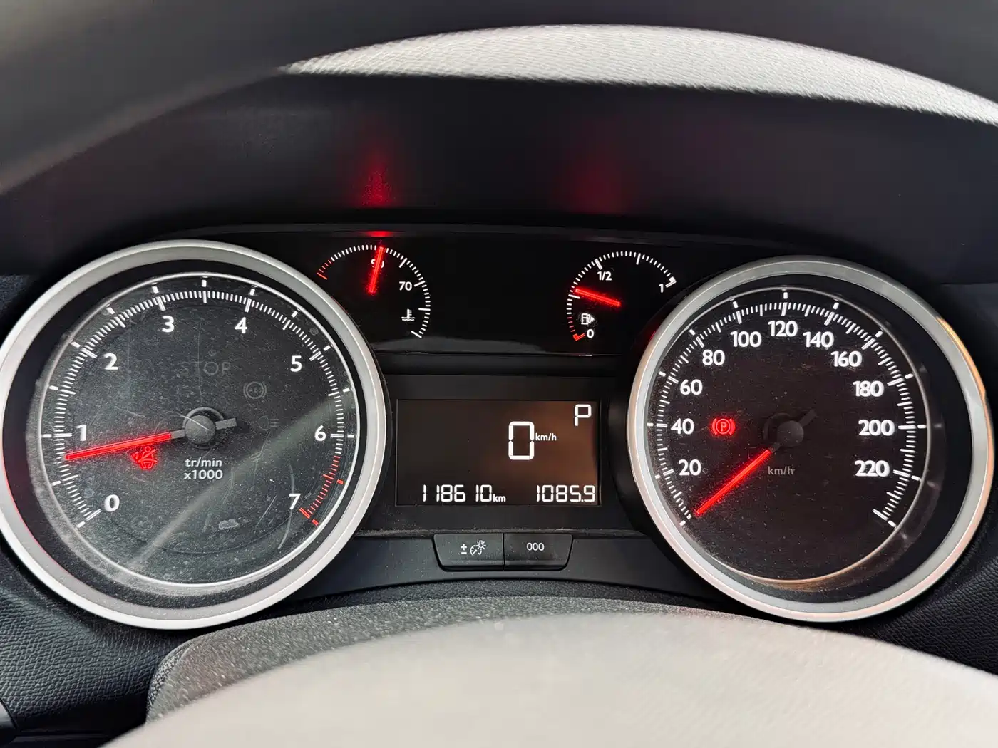 Peugeot 408 2014 1.8L Automatic Leading Edition фото 27