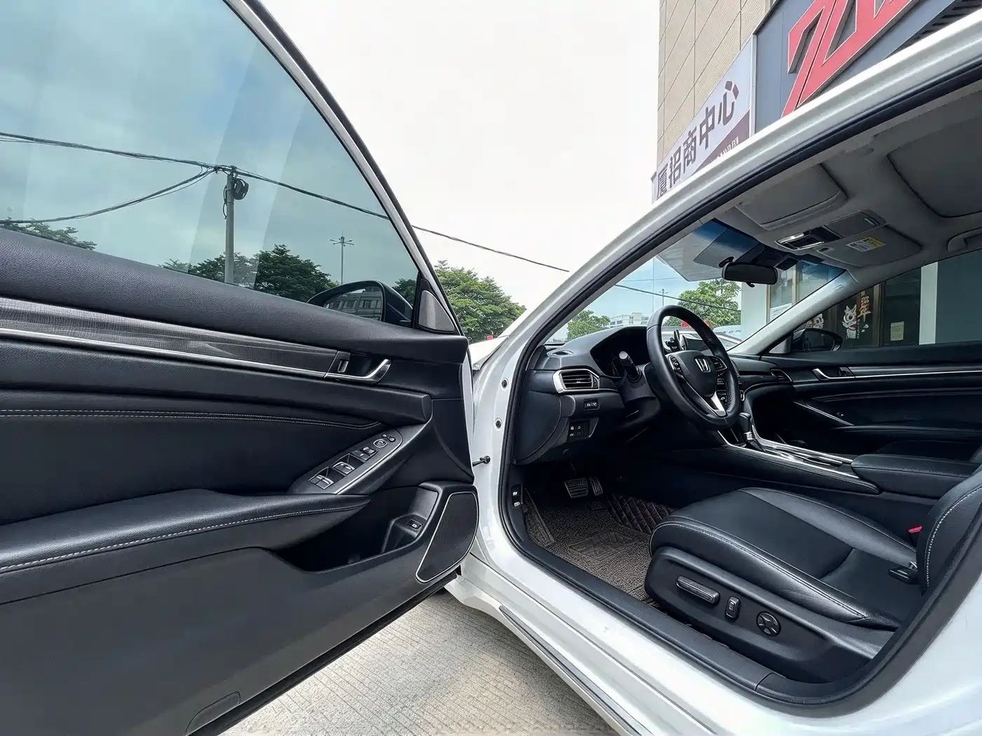 Фото 8 - Honda Accord