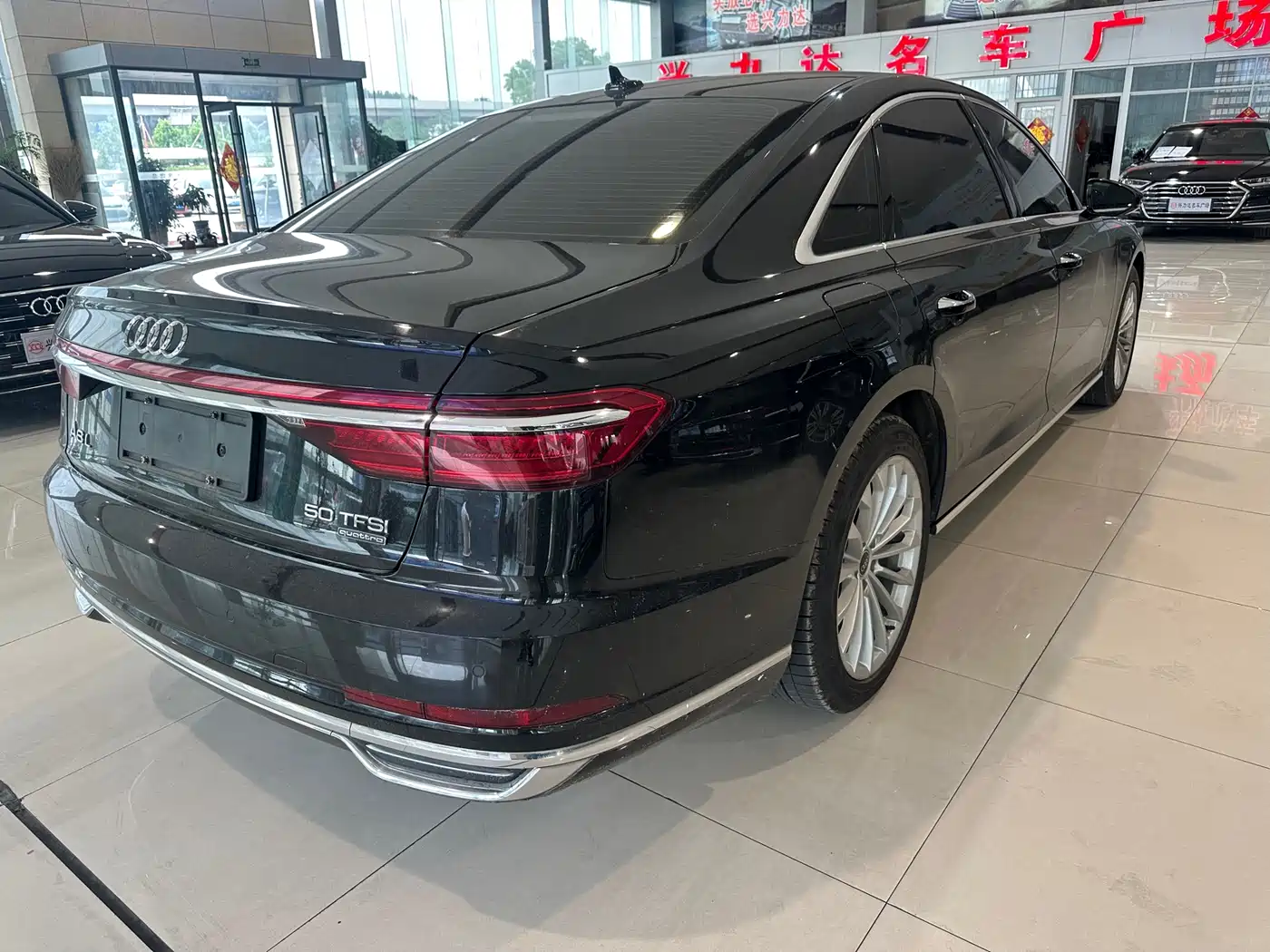 AUDI A8