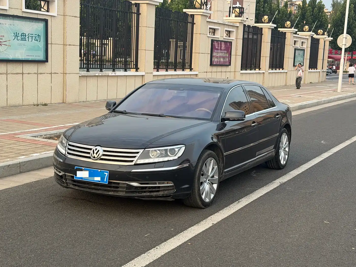 Volkswagen Phaeton 2012 2011 4.2L V8 4-seat Extended Individual Edition