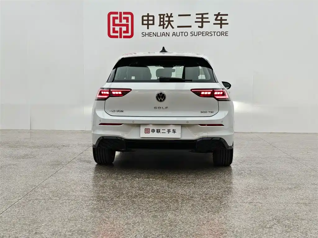 Volkswagen Golf 2025 300TSI R-Line фото 3