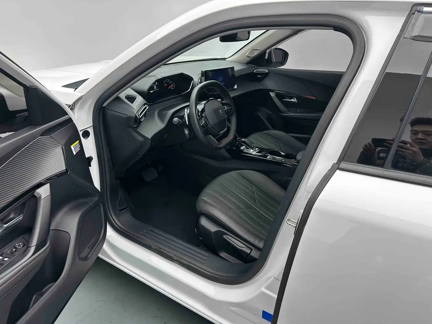 Peugeot 2008 2022 230THP THE ONE фото 9