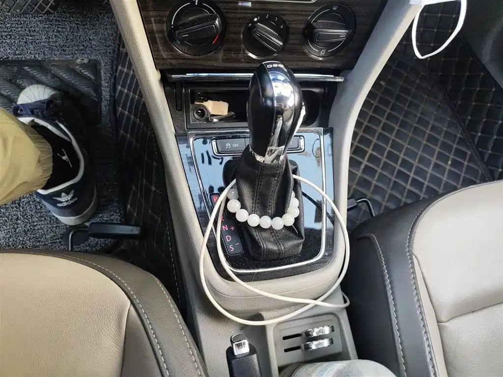 Volkswagen Lavida Tour 2013 1.4TSI Automatic Comfort фото 6