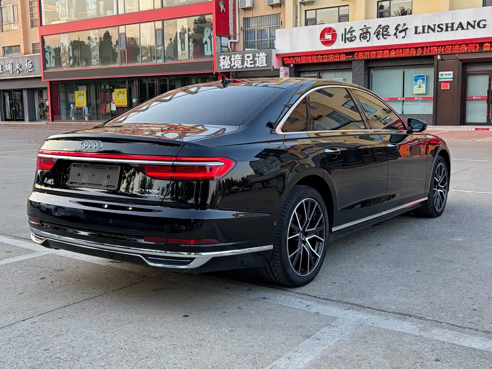 Фото 17 - Audi A8