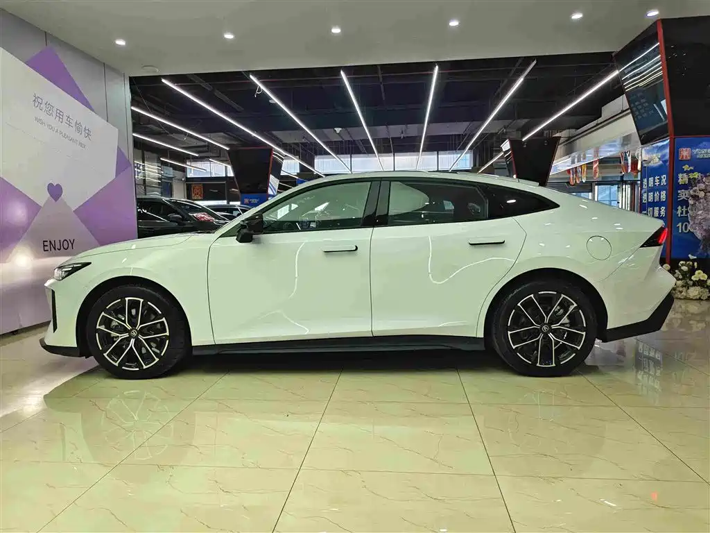 Changan UNI-V iDD 2024 2024 Blue Whale Smart iDD 136km Smart Premium