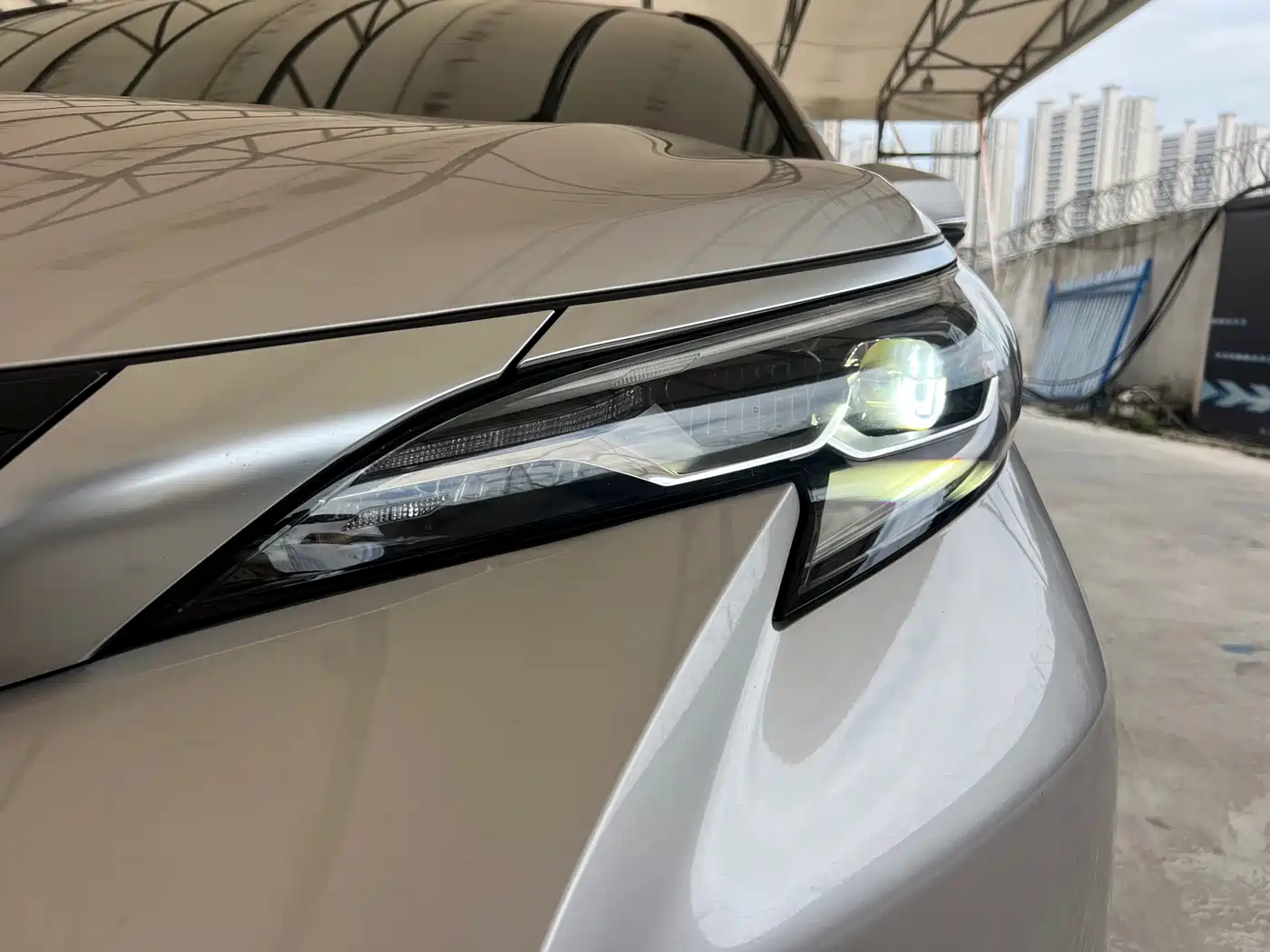 Toyota Sienna 2021 2.5L Hybrid Premium Edition фото 2