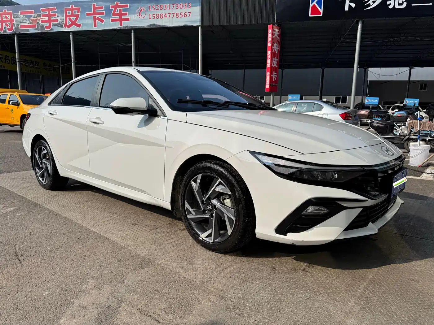 Hyundai Elantra 2023 1.5L CVT GLX Elite Edition фото 3