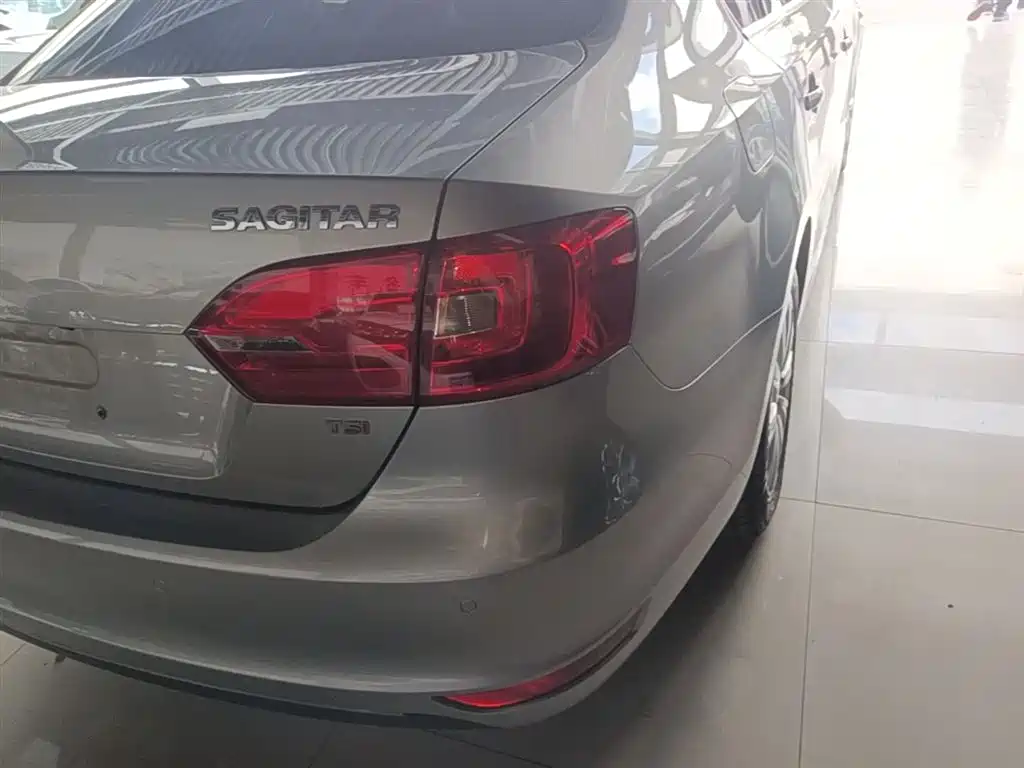 Volkswagen Sagitar 2014 Facelift 1.4TSI Automatic Luxury фото 8