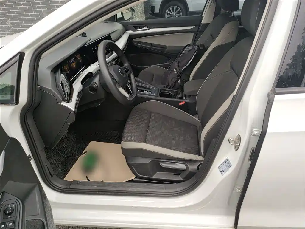 Volkswagen Golf 2023 Model 200TSI DSG фото 11