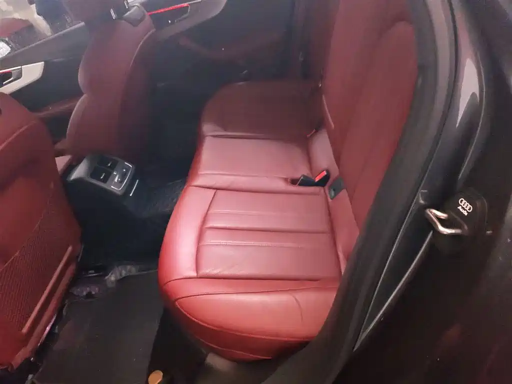 Audi A4L 2021 40 TFSI Premium Life Edition фото 14