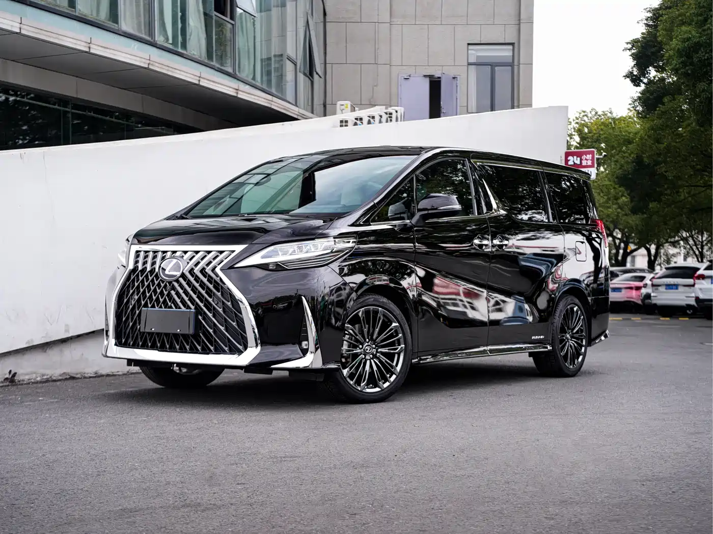 LEXUS LM 2023