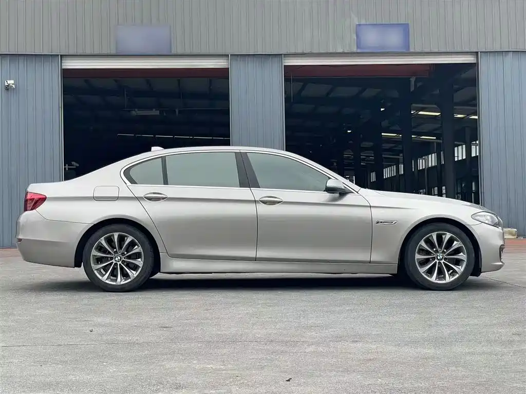 BMW 5 Series 2017 525Li Leading Edition фото 8