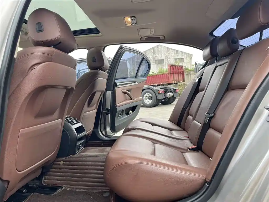BMW 5 Series 2017 525Li Leading Edition фото 17