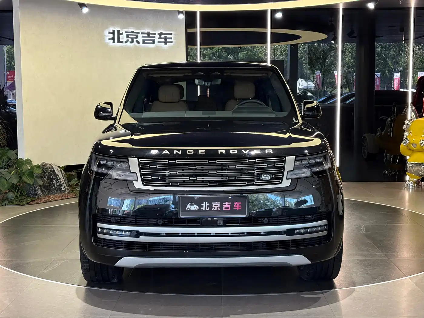 Land Rover Range Rover 2025 3.0 L6 400PS Flourishing Era Extended Wheelbase фото 2