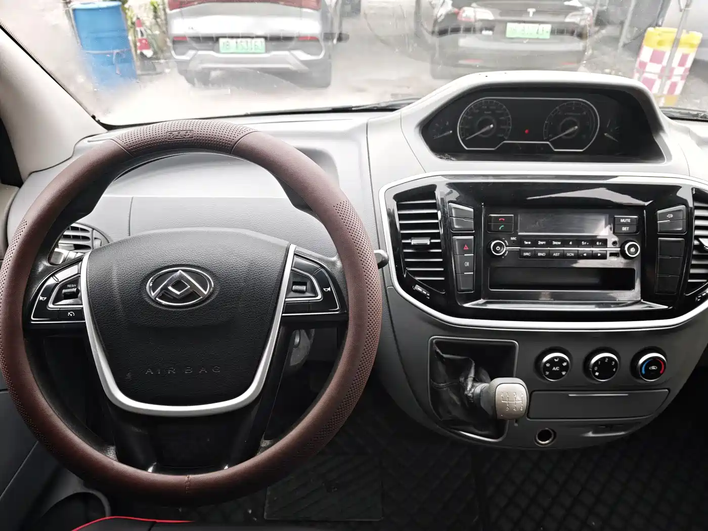 SAIC Maxus Xintu V80 2019 2.0T Plus AMT Aoyun Long Wheelbase Medium Roof 7-seater фото 11