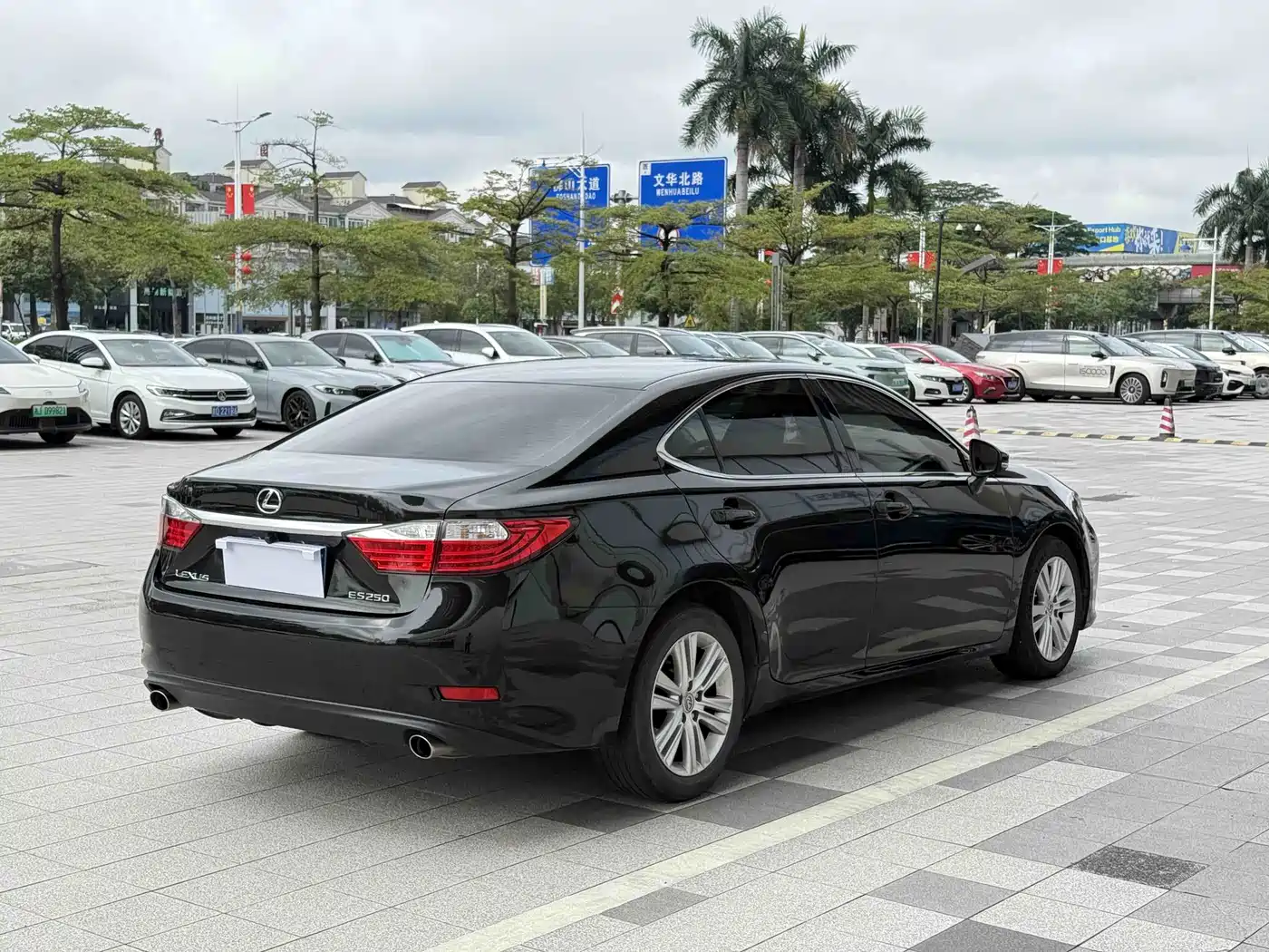 Фото 4 - Lexus ES