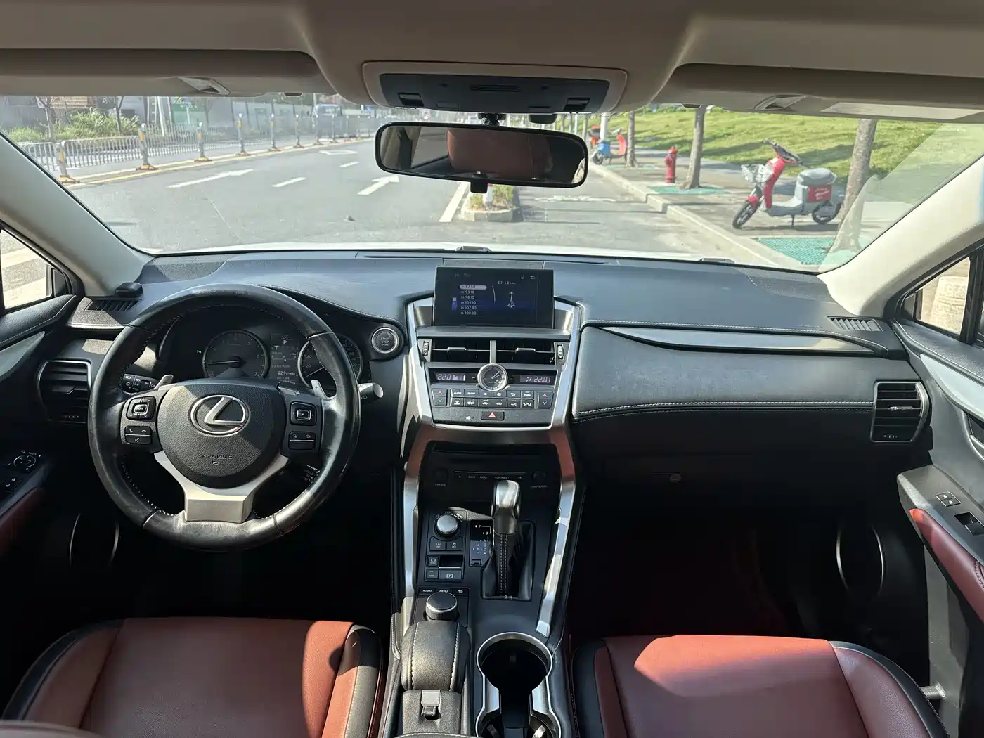 Lexus NX 2015 200t AWD F Sport фото 12