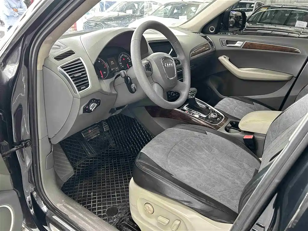 Audi Q5 2011 2.0TFSI Comfort фото 4