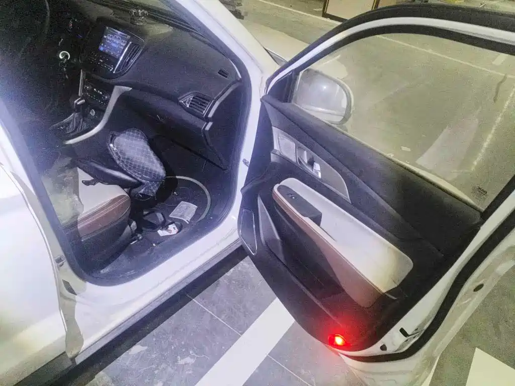 BAIC Huansu S5 2018 2017 1.3T CVT Luxury
