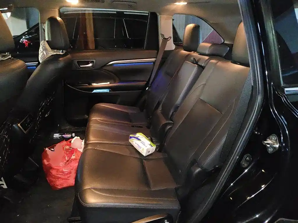Фото 18 - Toyota Highlander