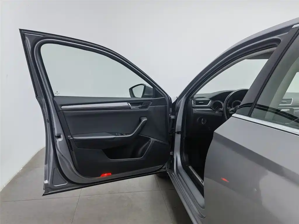 Škoda Superb 2018 TSI330 DSG Luxury Edition China V фото 8