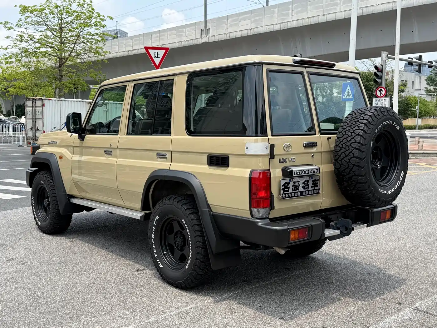 Toyota Land Cruiser (Import) фото 4