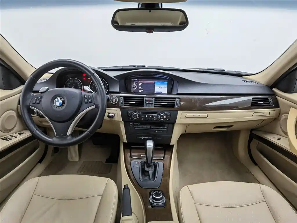 BMW 3 Series (Import) 2010 325i Luxury фото 5