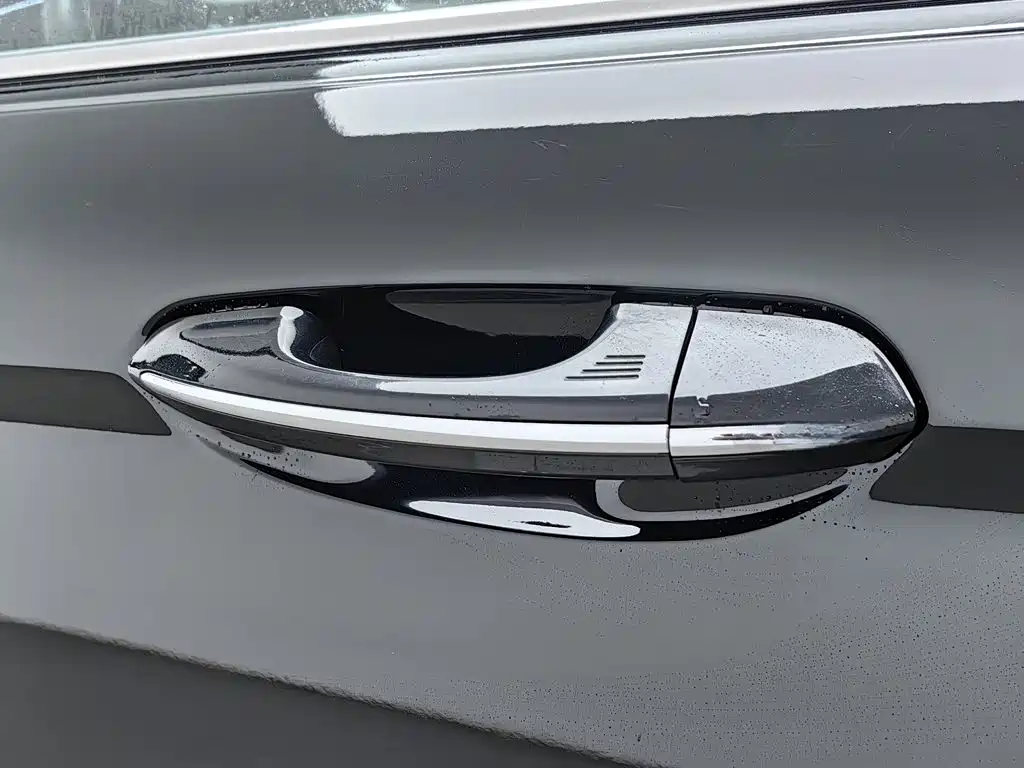 Photo 18 - Ford Taurus