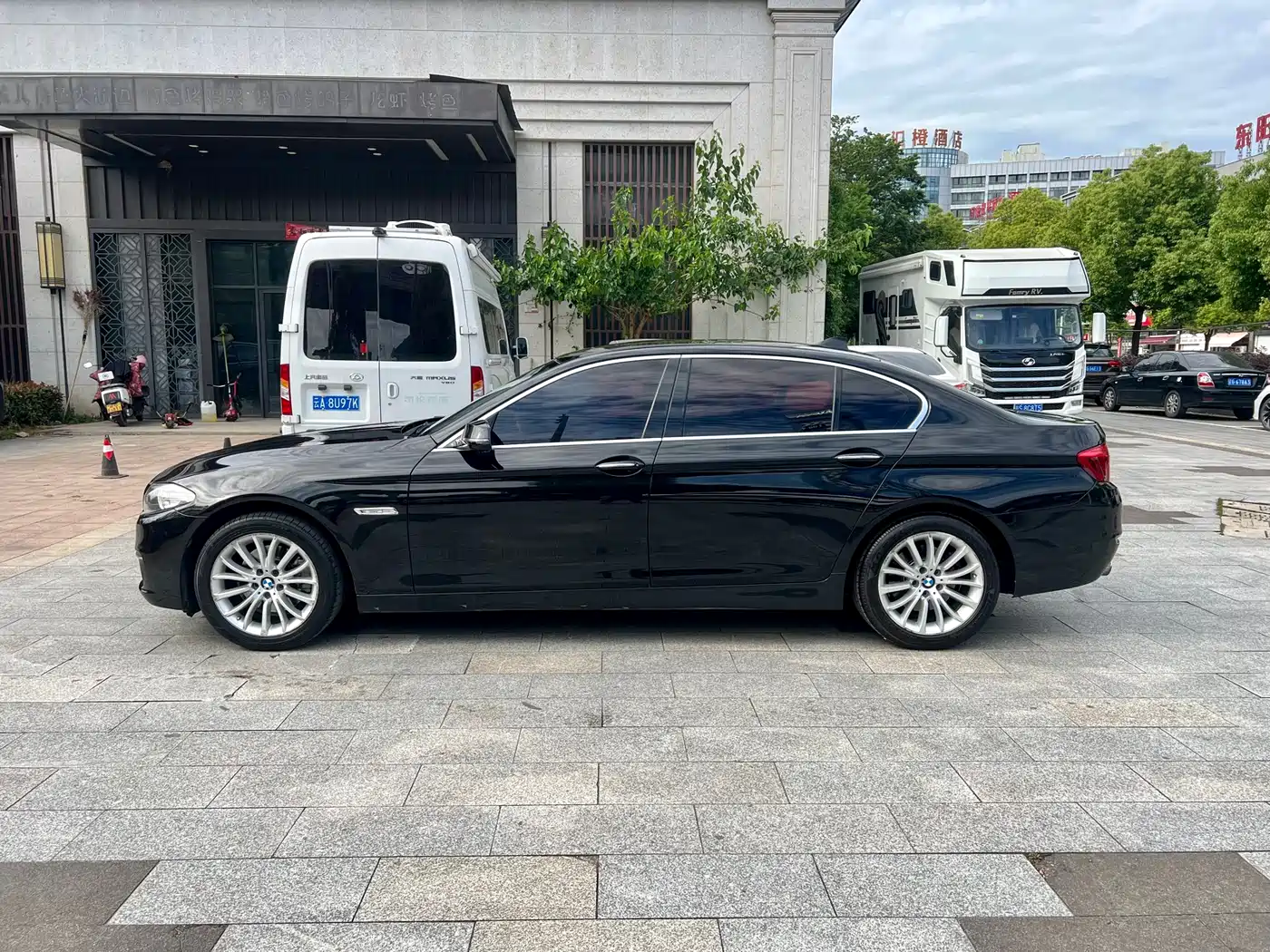 BMW 5 Series 2014 525Li Luxury Design Package фото 13