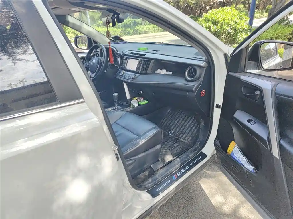 Toyota RAV4 Rongfang 2016 2.5L Automatic 4WD Elite фото 22
