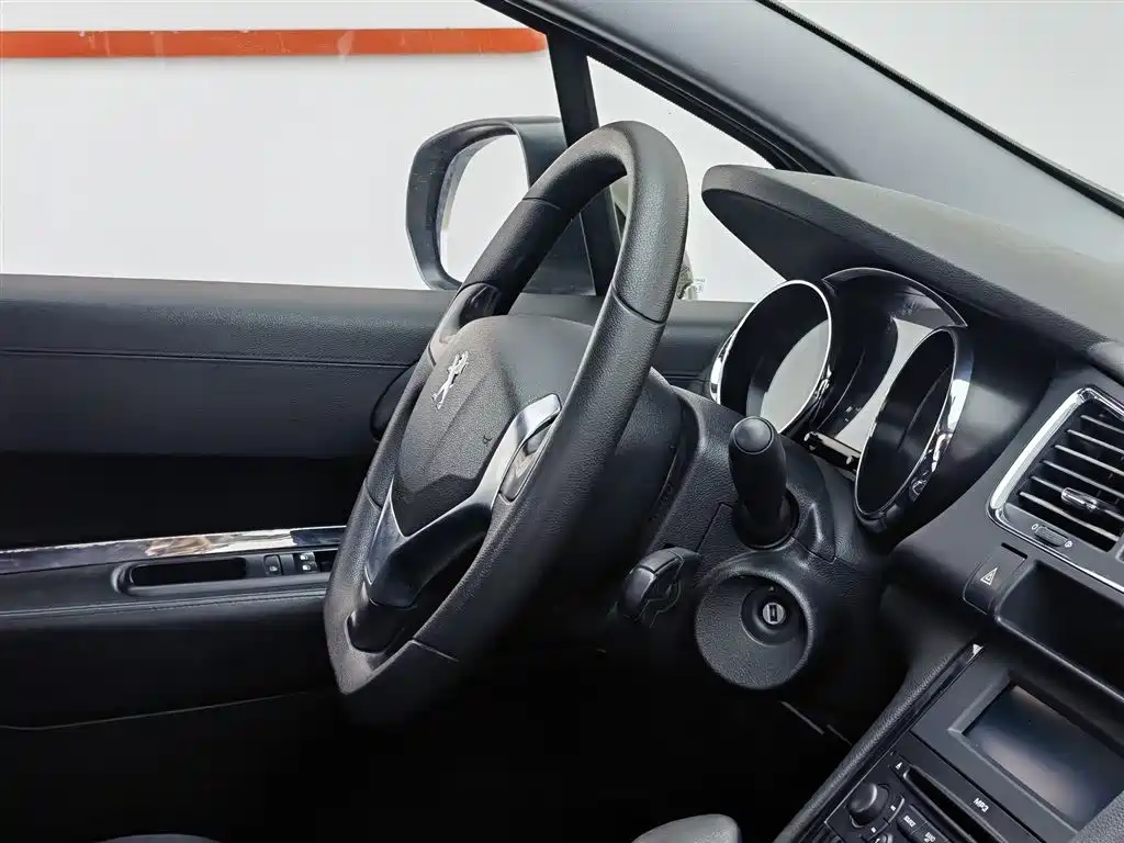Peugeot 3008 2015 2.0L Automatic Classic Edition фото 22