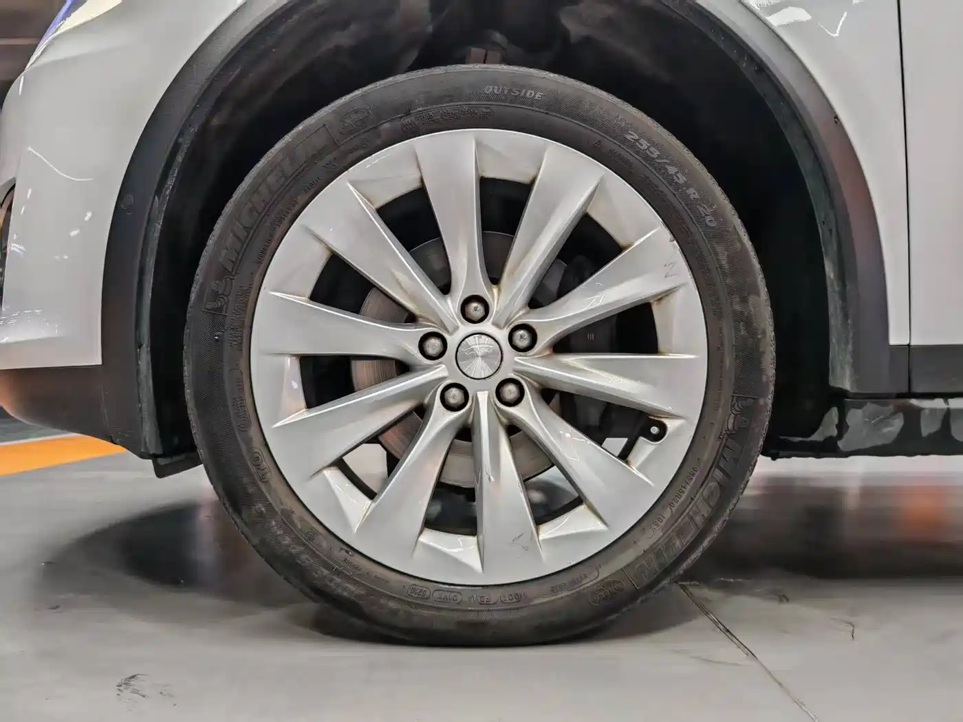 TESLA MODEL X