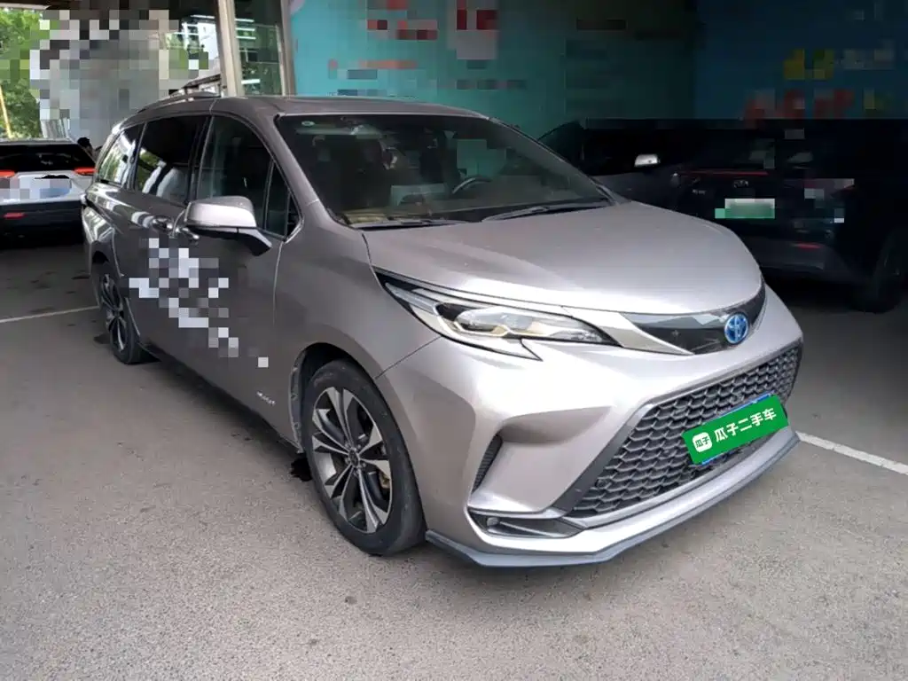 Toyota Granvia 2023 2022 Model Year 2.5L Hybrid Flagship Edition
