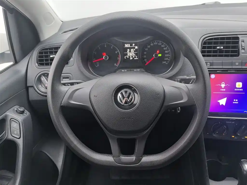 Volkswagen Polo 2018 1.5L Auto Safe Drive фото 11