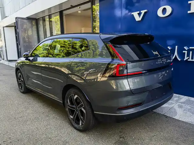 Volvo XC70 Plug-in Hybrid 2025 Standard — фото 5